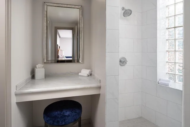 جناح بسرير كينج مع أريكة، Hilton Orrington / Evanston 6/7