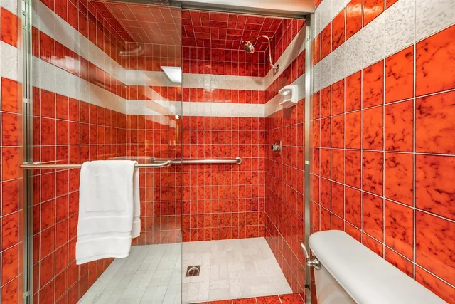 غرفة قياسية بسرير كوين بإطلالة على المسبح بشرفة، Best Western Pine Tree Motel 5/5