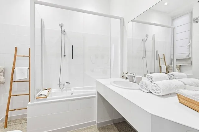 جناح جونيور بسرير كينج، VILLA CLAUDIA(FORMERLY LE VENDOME - VILLA CLAUDIA) 8/10