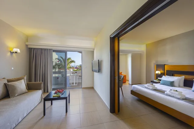 جناح ديلوكس بسرير كوين مع أريكة، Leonardo Kolymbia Resort 3/10