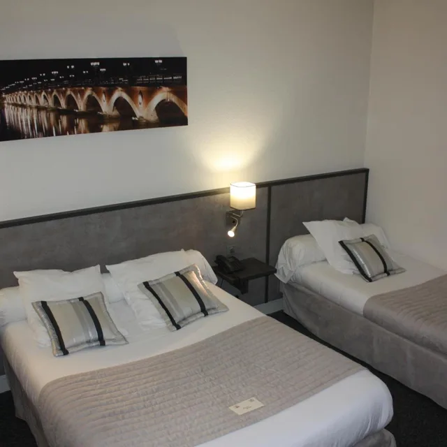غرفة ثلاثية، Hotel La Citadelle 2/6