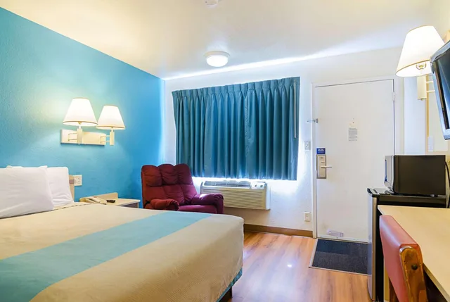 غرفة بسرير كينج، Motel6 Mitchell, SD 1/9