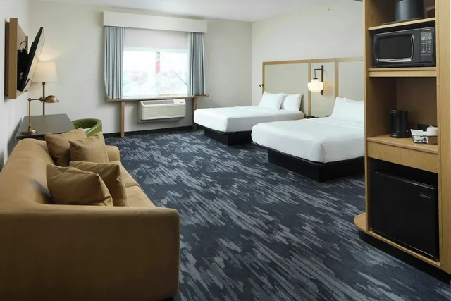 غرفة بسريرين كوين مع أريكة، Fairfield Inn & Suites by Marriott Columbus New Albany 1/5