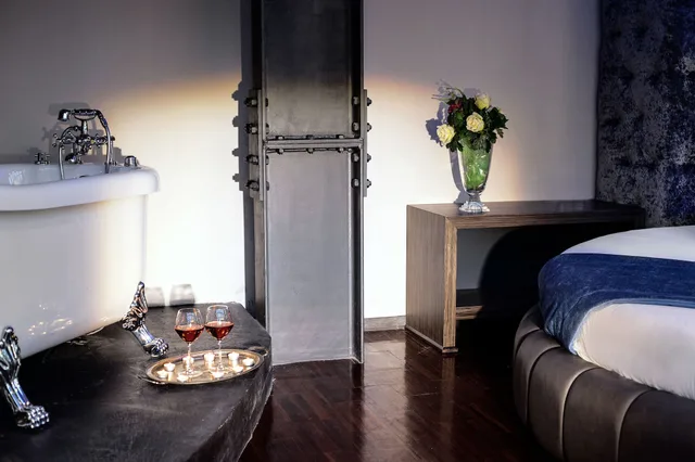 Princess, Suite, King Bed, City View, Sofa, Jetted Tub, Diamond Suites 4/4