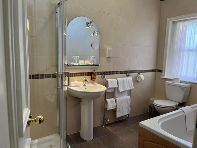 غرفة عائلية رباعية بسريرين مزدوجين، Ariel House 1/1