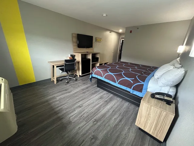 غرفة قياسية بسرير كينج، Super 8 By Wyndham Lewiston Auburn Area 9/10