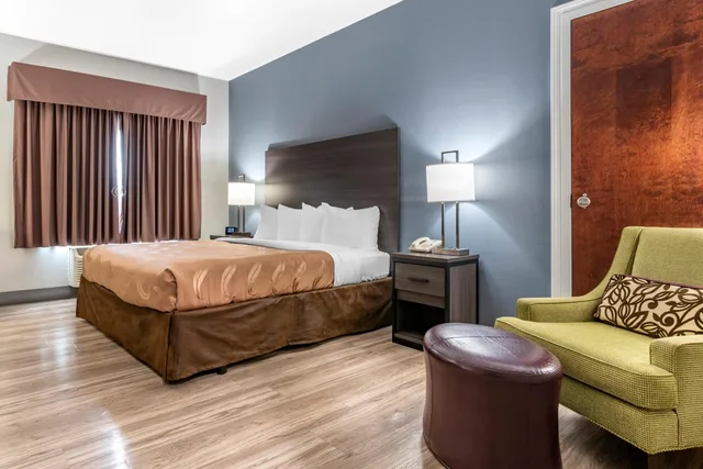 غرفة قياسية بسرير كينج، Quality Inn & Suites Demopolis AL 8/10