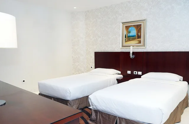 Grand, Suite, 1 King and 4 Single Beds, Mayral Grand For Hotel Apartments 6/10