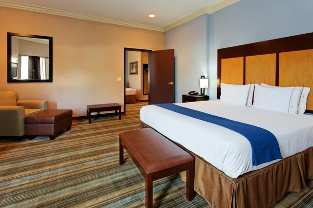 جناح بسرير كينج وسريرين كوين بشرفة بغرفتي نوم، Holiday Inn Express Benicia 1/1