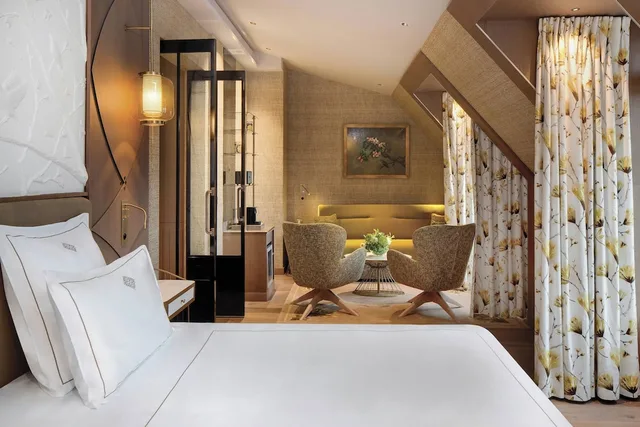 Eiffel, Junior Suite, Queen Bed، Le Demeure Montaigne 1/10