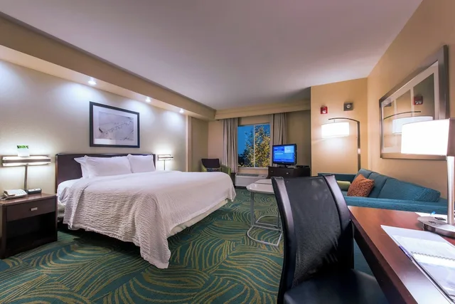 جناح بسرير كينج مع سرير سحّاب إضافي، SpringHill Suites by Marriott Boston Devens Common Center 1/4