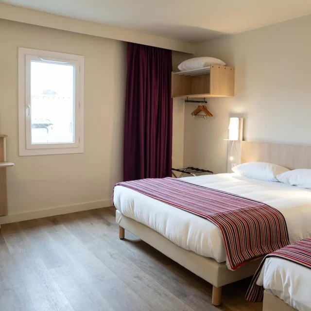 غرفة ثلاثية، INTERHOTEL ESPACE CITE 6/10