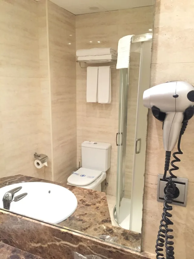 غرفة ثلاثية بسريرين منفصلين، Hotel Spa Cadiz Plaza 6/6