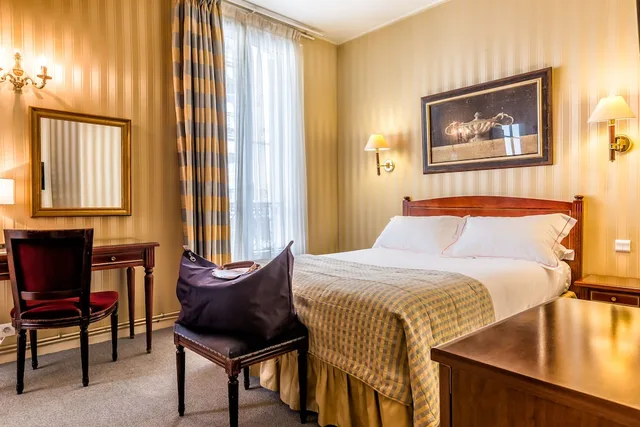 غرفة سوبيريور بسرير مزدوج، Regence Hotel 2/4