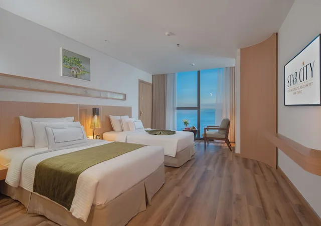 غرفة متصلة عائلية بسرير كينج وسريرين منفصلين بإطلالة على البحر، Starcity Bayfront Nha Trang Hotel 6/10