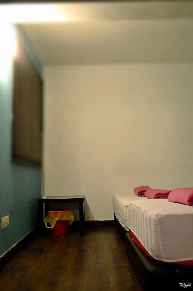 غرفة قياسية ثلاثية بسرير مزدوج وسرير فردي، The Travel Hub Guesthouse 1/2