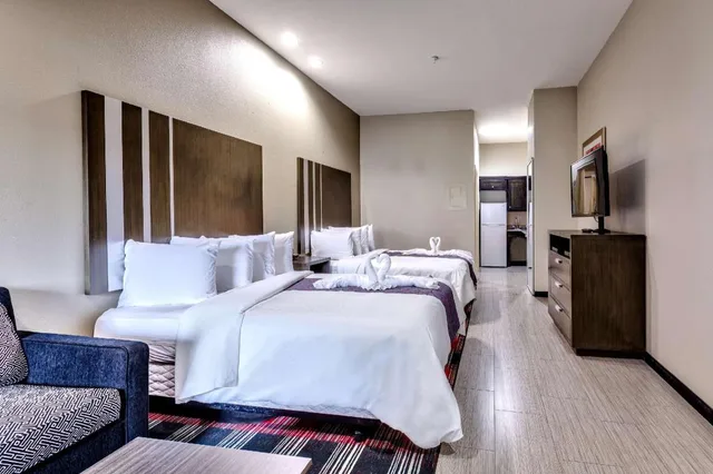 Superior, 2 Queen Beds, Accessible, Americas Best Value Inn and Suites IAH Airport North 2/3