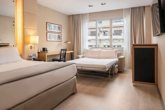 Standard, Triple, 1 Double and 1 Single Bed, Hotel Hesperia Barcelona Presidente 1/6