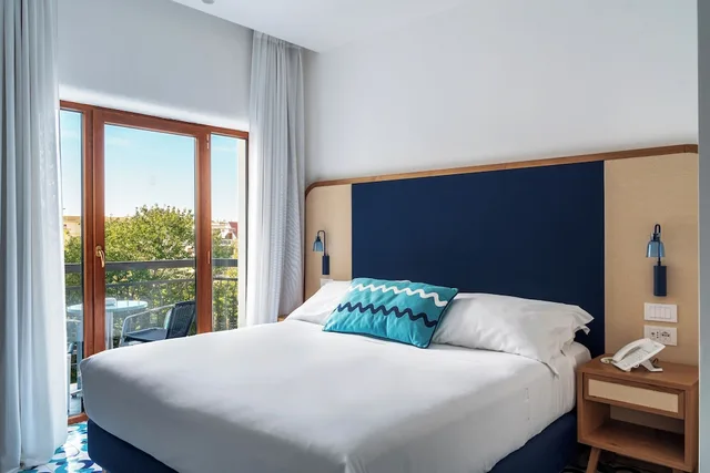 Deluxe, King Bed, Grand Hotel Flora Sorrento 2/4
