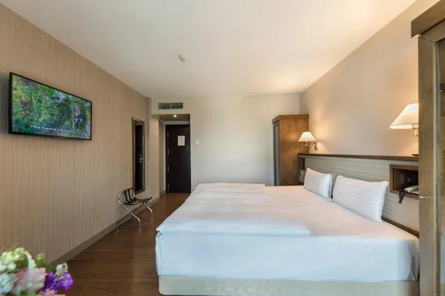Superior, Queen Bed, Ch Bucharest 4/5