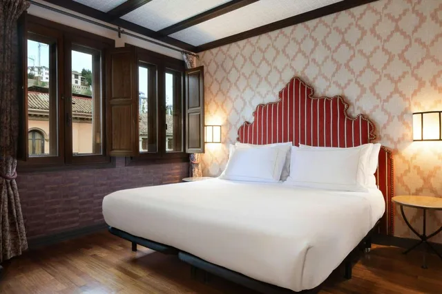 Suite, King Bed, Single Bed, Gran Via View، Hotel Palacio de Santa Paula Autograph Collection 1/2