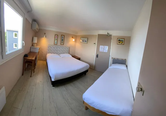 غرفة ثلاثية، LE SUD HOTEL 4/6