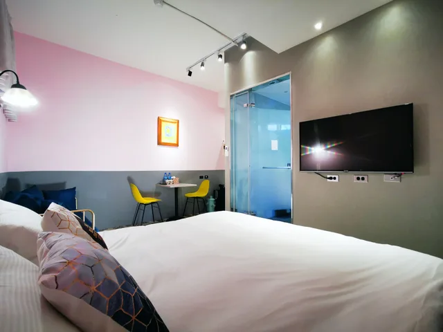 Economy, Queen Bed, No Window، Wow Happy Hotel 2/7