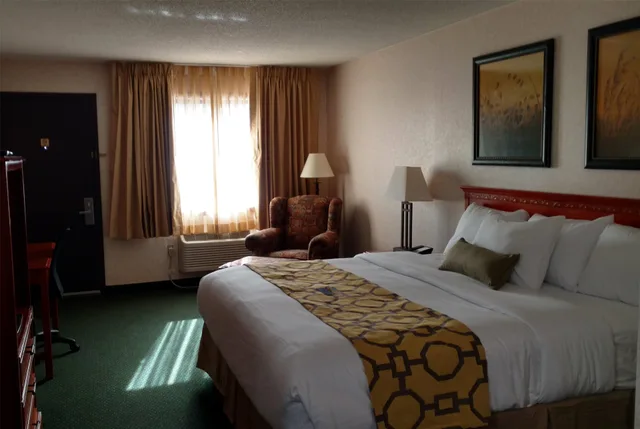 جناح، Baymont By Wyndham Oacoma 2/5
