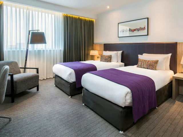 غرفة ديلوكس بسريرين منفصلين، Park Regis Birmingham 1/2