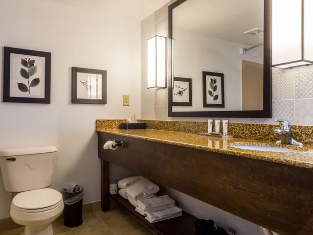 غرفة بسريرين كوين، Country Inn & Suites By Radisson, Doswell (Kings Dominion), VA 8/8