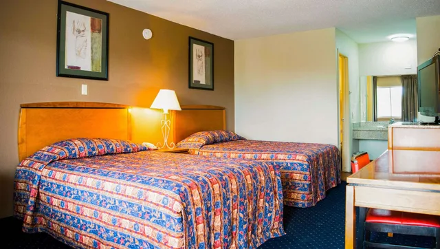 غرفة بسريرين مزدوجين للمدخنين، EXPRESS INN NEWPORT NEWS 1/9