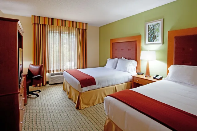 غرفة قياسية بسريرين كوين لذوي الإعاقة، Holiday Inn Express Hotel And Suites Charleston North 3/6