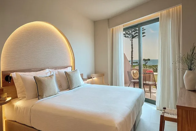 Horizon, Retreat, Queen Bed, Sea View, Sofa، Zeus Eleva Kassandra Lagoon 4/6