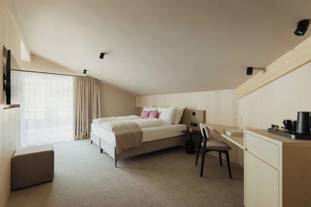 جناح شهر العسل بسرير كينج مع أريكة، Hotel COSMEA Dolomites 2/5