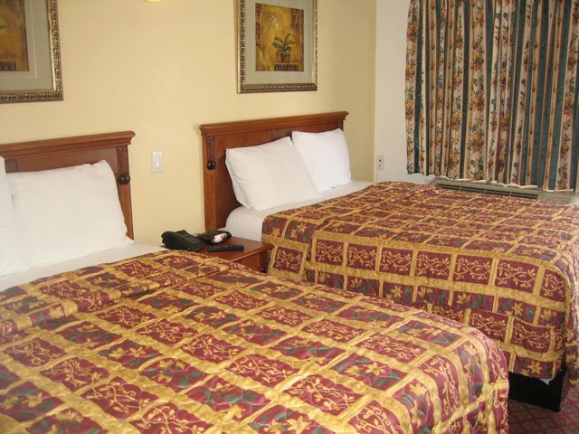 غرفة قياسية بسريرين مزدوجين، Tower Motel Long Beach 1/3