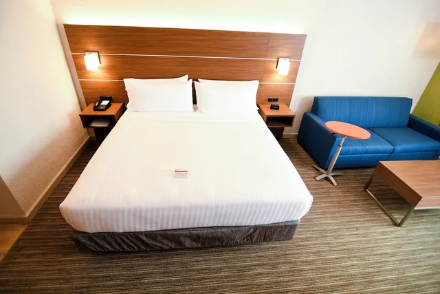 Standard, King Bed, Sofa, Holiday Inn Express Hotel And Suites Port Clinton Catawba Island 3/9