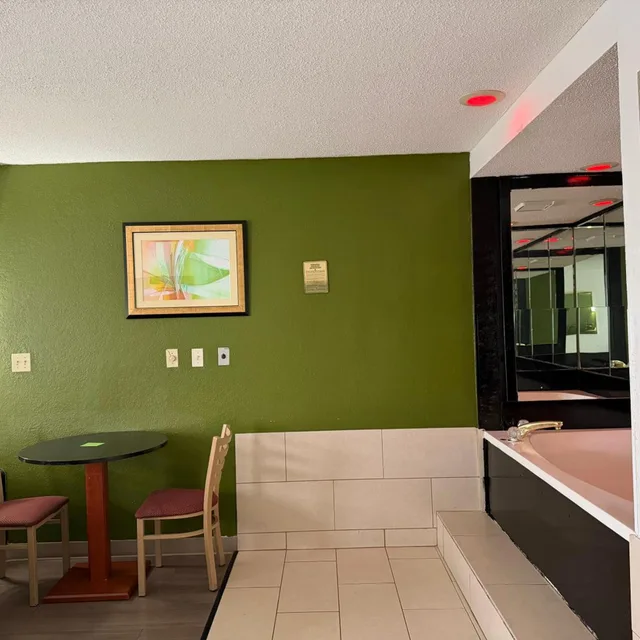 غرفة سوبيريور بسرير كينج، Lafayette Inn & Suites 3/7