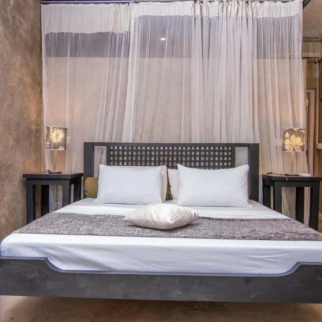 جناح بغرفتي نوم، Lawford S Hotel 3/10