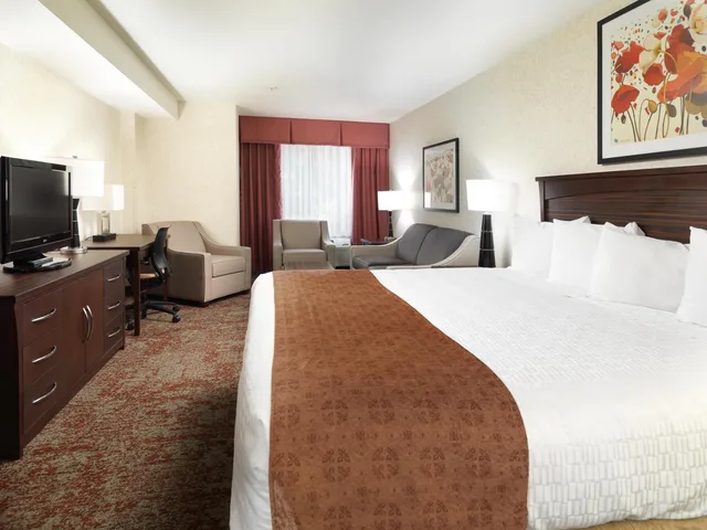 غرفة بسرير كينج بجاكوزي، Crystal Inn Hotel & Suites Salt Lake City 1/9