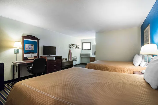 غرفة بسريرين كوين، Econo Lodge Brattleboro South 3/4