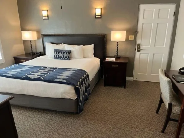 غرفة ديلوكس بسرير كينج، El Cordova Hotel 1/3