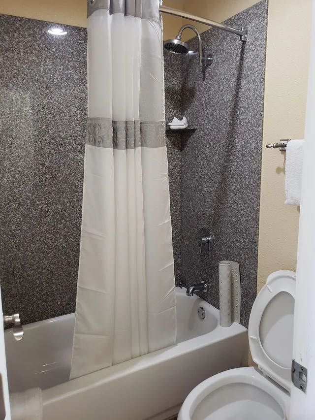 غرفة قياسية مفردة بسرير كينج، Taylor village inn and suites 4/5
