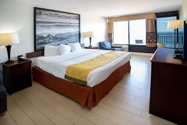 غرفة ديلوكس بسرير كينج بإطلالة على البحر بشرفة بغرفة نوم واحدة، Aqua Vista Resort Hotel 2/3