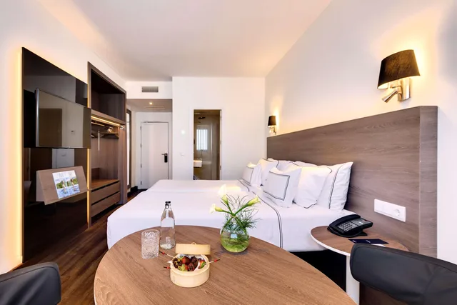 غرفة متصلة، Melia Madrid Serrano 5/10