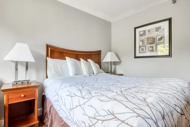 Walkin, King Bed، Gardentree Hotels Memphis East near I 40 2/3