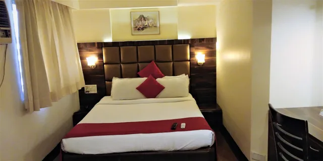 جناح بسرير كوين، HOTEL HERITAGE DAKSHIN 1/3