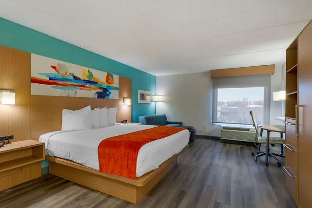 غرفة كبيرة بسرير كينج مع أريكة، Best Western Plus Executive Hotel 1/3