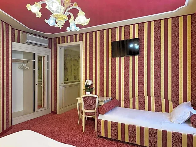 غرفة ثلاثية، Hotel Alcyone 4/4
