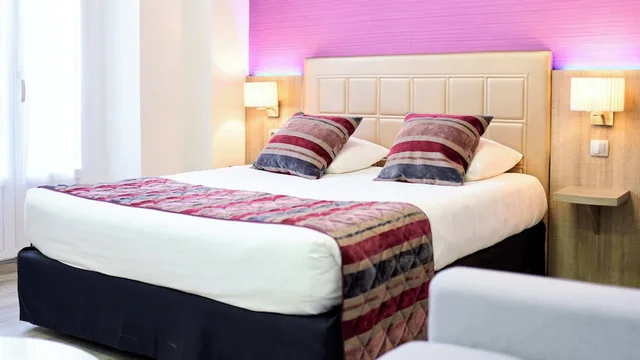 Superior, Quadruple, Queen Bed, Sofa, Hotel the Originals Sens Archotel 2/8