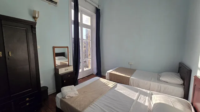 غرفة بسريرين منفصلين بحمام مشترك، Traveler Apos S House Hotel 8/10